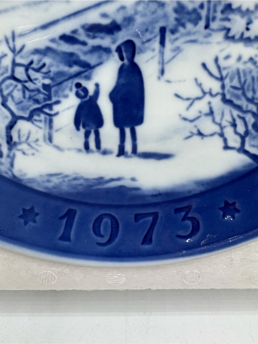 ROYAL COPENHAGEN 1973 Going Home For Christmas Blue and White Collectors Plate